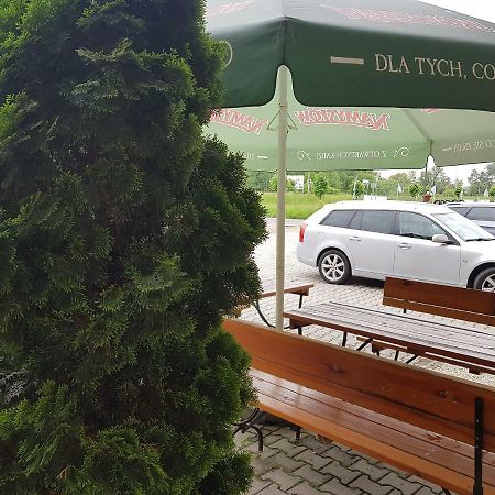 Hotelik Pod Baranami Siechnice Bagian luar foto