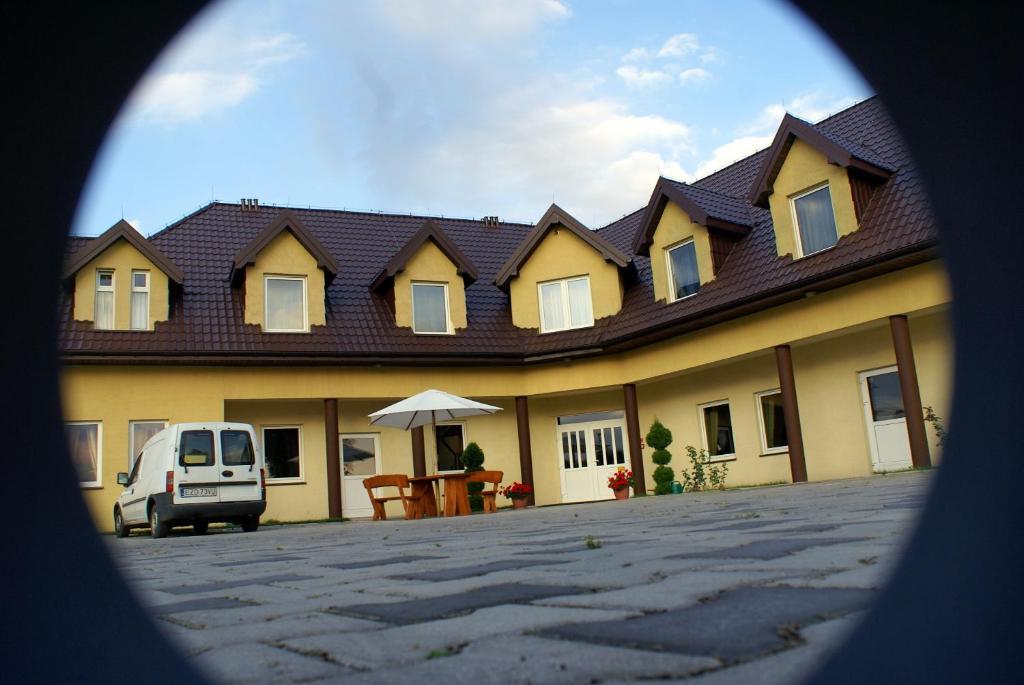 Hotelik Pod Baranami Siechnice Bagian luar foto