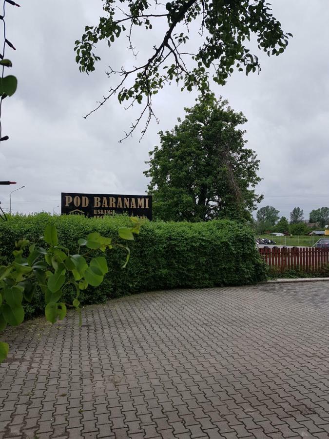 Hotelik Pod Baranami Siechnice Bagian luar foto